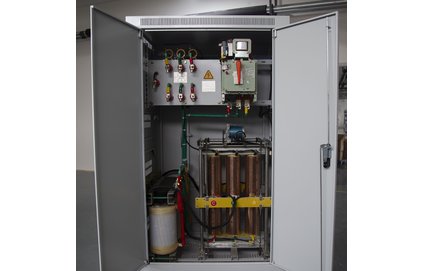 三相大功穩(wěn)壓器