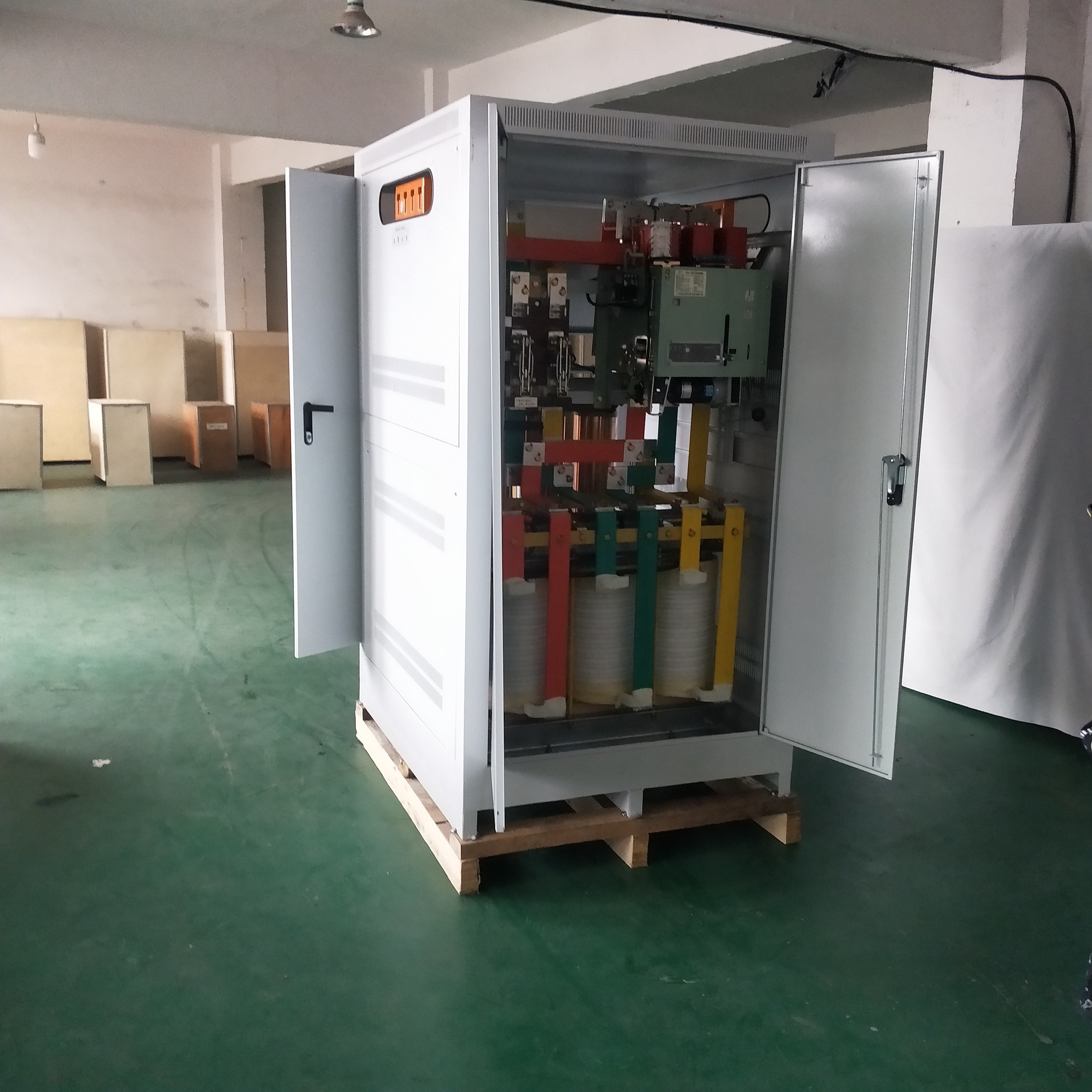 三相工業(yè)穩(wěn)壓器價(jià)格